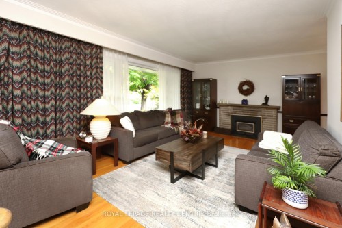 3338 Enniskillen Circle, Mississauga, ON - Indoor Photo Showing Living Room With Fireplace