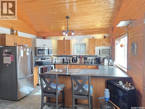 539 Mistusinne Crescent, Mistusinne, SK - Indoor Photo Showing Kitchen With Double Sink