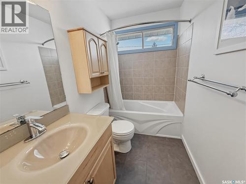 300 Ash Place, Swift Current, SK - Indoor Photo Showing Bathroom