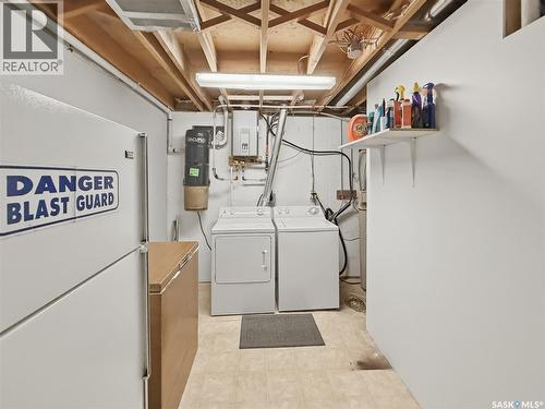 300 Ash Place, Swift Current, SK - Indoor Photo Showing Laundry Room