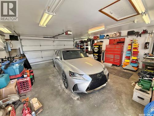 300 Ash Place, Swift Current, SK - Indoor Photo Showing Garage