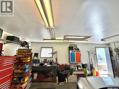 300 Ash Place, Swift Current, SK - Indoor Photo Showing Garage