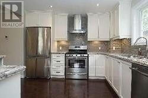 1583 Bothwell Avenue, Mississauga, ON - Indoor Photo Showing Kitchen With Stainless Steel Kitchen With Upgraded Kitchen