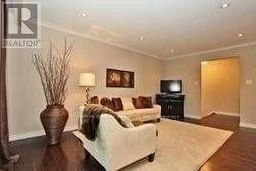 1583 Bothwell Avenue, Mississauga, ON - Indoor Photo Showing Living Room