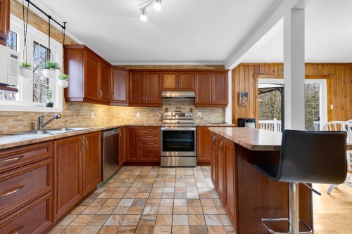 Cuisine - 901 Ch. De Dunany, Lachute, QC - Indoor Photo Showing Kitchen With Double Sink