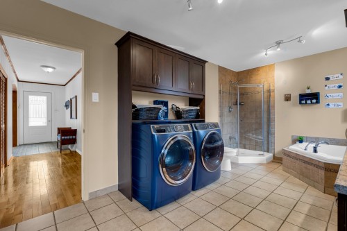 Salle de bains - 901 Ch. De Dunany, Lachute, QC - Indoor Photo Showing Laundry Room