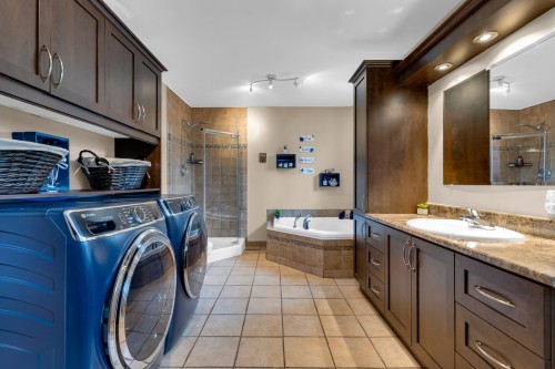 Salle de bains - 901 Ch. De Dunany, Lachute, QC - Indoor Photo Showing Laundry Room