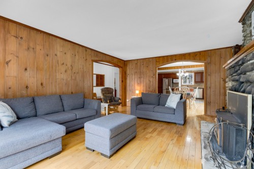Salon - 901 Ch. De Dunany, Lachute, QC - Indoor Photo Showing Living Room