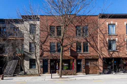 2108 Rue Atateken  Montréal (Ville-Marie), QC H2L 3L8
