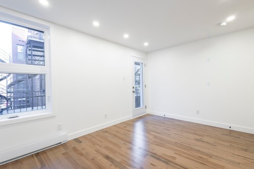 Chambre à coucher - 2108 Rue Atateken, Montréal (Ville-Marie), QC - Indoor Photo Showing Other Room