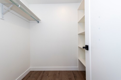 Penderie (Walk-in) - 2108 Rue Atateken, Montréal (Ville-Marie), QC - Indoor With Storage