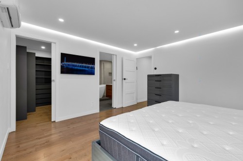 Master Bedroom - Ph4-5790 Av. Rembrandt, Côte-Saint-Luc, QC - Indoor