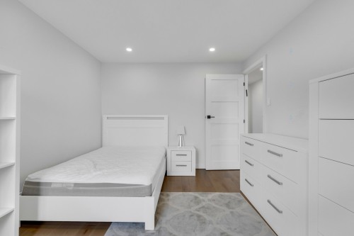 Bedroom - Ph4-5790 Av. Rembrandt, Côte-Saint-Luc, QC - Indoor Photo Showing Bedroom