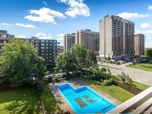 Pool - Ph4-5790 Av. Rembrandt, Côte-Saint-Luc, QC - Outdoor With In Ground Pool