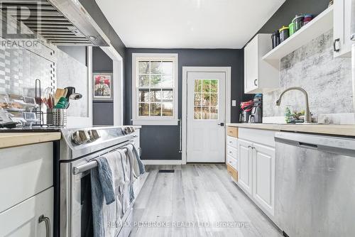 67 Alder Crescent, Deep River, ON - Indoor Photo Showing Kitchen