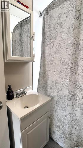 1537 Second Street, Estevan, SK - Indoor Photo Showing Bathroom