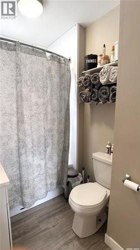 1537 Second Street, Estevan, SK - Indoor Photo Showing Bathroom