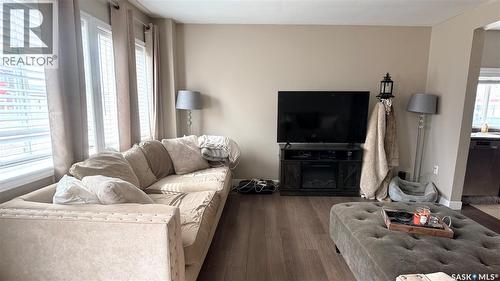 1537 Second Street, Estevan, SK - Indoor Photo Showing Living Room