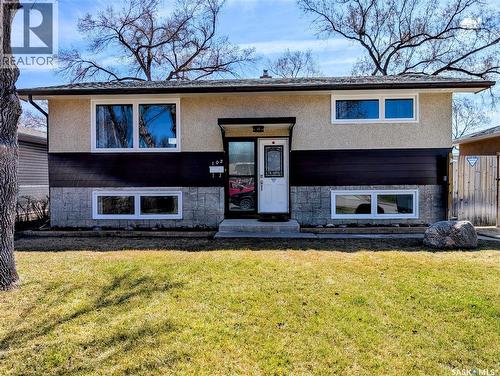 102 Mollard Crescent, Regina, SK - Outdoor