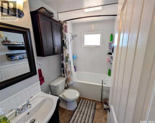 102 Mollard Crescent, Regina, SK - Indoor Photo Showing Bathroom