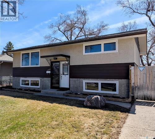 102 Mollard Crescent, Regina, SK - Outdoor