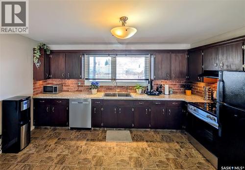102 Mollard Crescent, Regina, SK - Indoor Photo Showing Kitchen