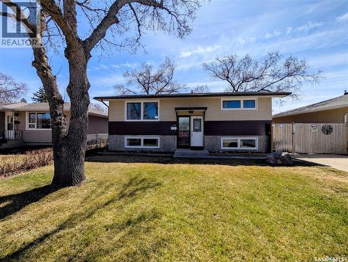 102 Mollard Crescent, Regina, SK - Outdoor With Facade