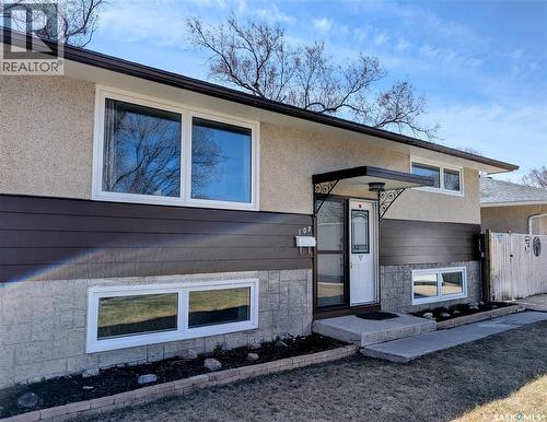 102 Mollard Crescent, Regina, SK - Outdoor
