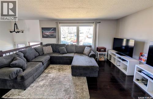 102 Mollard Crescent, Regina, SK - Indoor Photo Showing Living Room