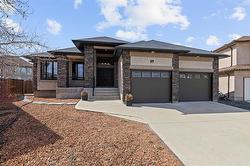 27 Elstree CRT  Winnipeg, MB R3X 0B2