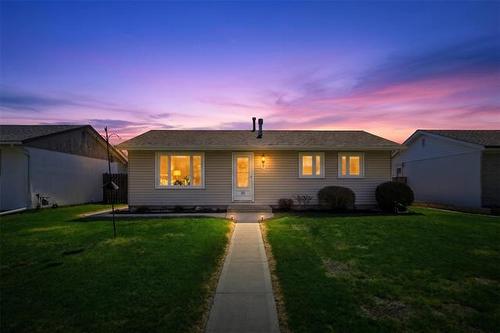10 George Suttie BAY  Winnipeg, MB R2K 3C7