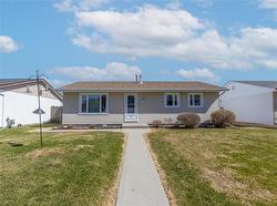 10 George Suttie BAY  Winnipeg, MB R2K 3C7