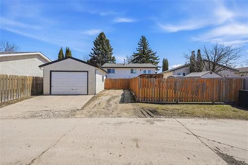 10 Masterton Cr, Winnipeg, MB 