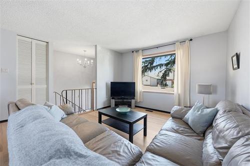 10 Masterton Cr, Winnipeg, MB 