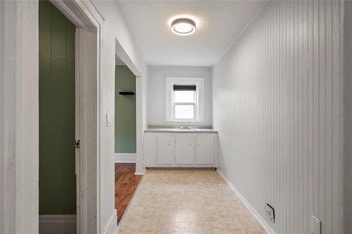 348 St John'S Ave, Winnipeg, MB 
