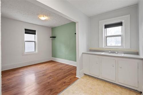 348 St John'S Ave, Winnipeg, MB 