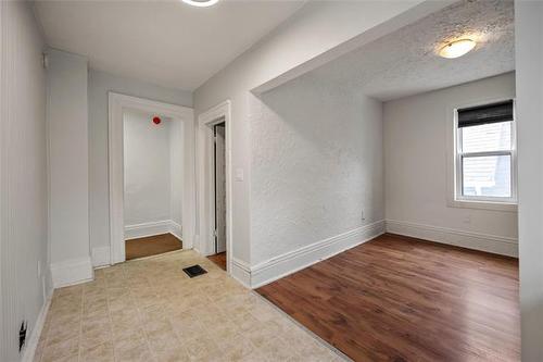 348 St John'S Ave, Winnipeg, MB 