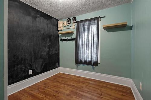 348 St John'S Ave, Winnipeg, MB 