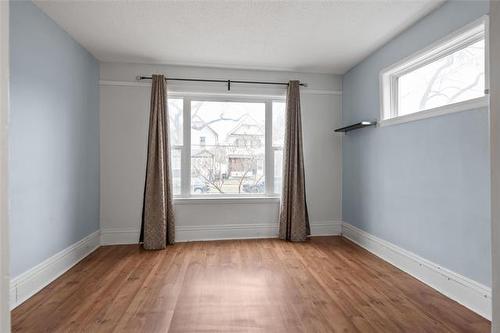 348 St John'S Ave, Winnipeg, MB 