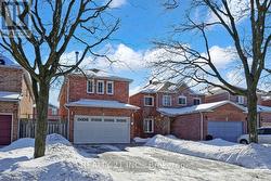 11 ILES STREET W Ajax, ON L1T 3V4