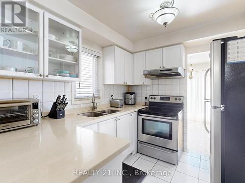 11 Iles Street W, Ajax, ON - Indoor Photo Showing Kitchen With Stainless Steel Kitchen With Double Sink With Upgraded Kitchen