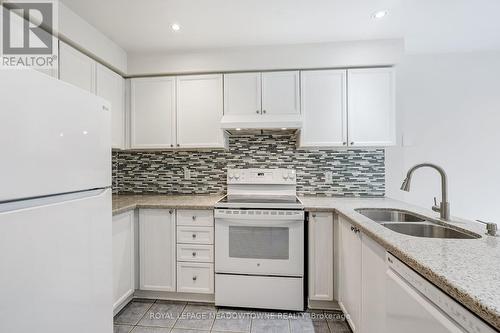 6124 Clover Ridge Crescent, Mississauga, ON - Indoor Photo Showing Kitchen With Double Sink