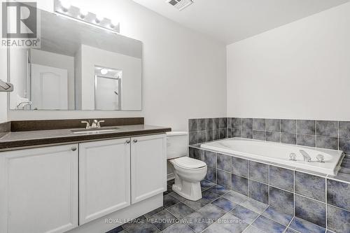 6124 Clover Ridge Crescent, Mississauga, ON - Indoor Photo Showing Bathroom