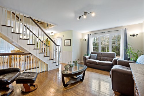 Salon - 371 Ch. Maskinongé, Amherst, QC - Indoor Photo Showing Living Room