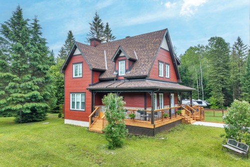 Façade - 371 Ch. Maskinongé, Amherst, QC - Outdoor With Deck Patio Veranda