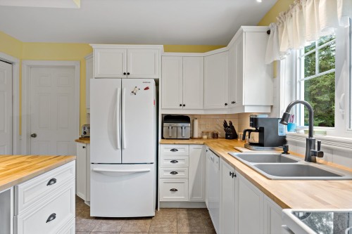 Cuisine - 371 Ch. Maskinongé, Amherst, QC - Indoor Photo Showing Kitchen With Double Sink