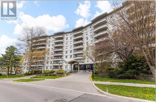 914 - 80 GRANDRAVINE DRIVE  Toronto, ON M3J 1B2