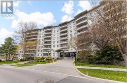 914 - 80 GRANDRAVINE DRIVE Toronto, ON M3J 1B2