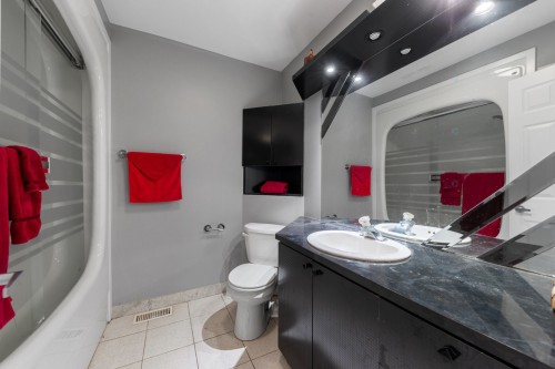 Bathroom - 781 Rue Fernet, Saint-Jean-Sur-Richelieu, QC - Indoor Photo Showing Bathroom