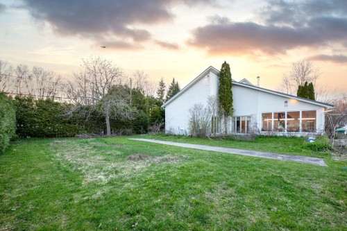 Back of Structure - 781 Rue Fernet, Saint-Jean-Sur-Richelieu, QC - Outdoor